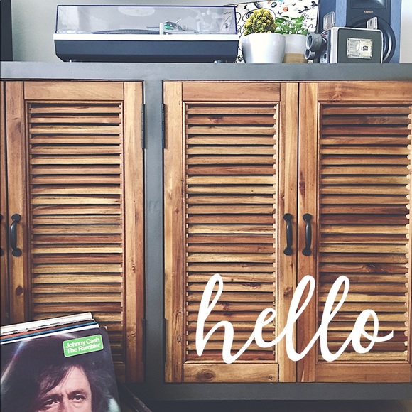 Welcome to my closet... - Picture 2 of 3